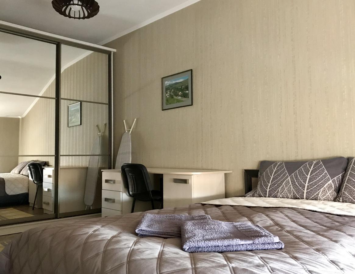 Panoramic View Top Floor Apartment In The City Center Mukatjeve Exteriör bild