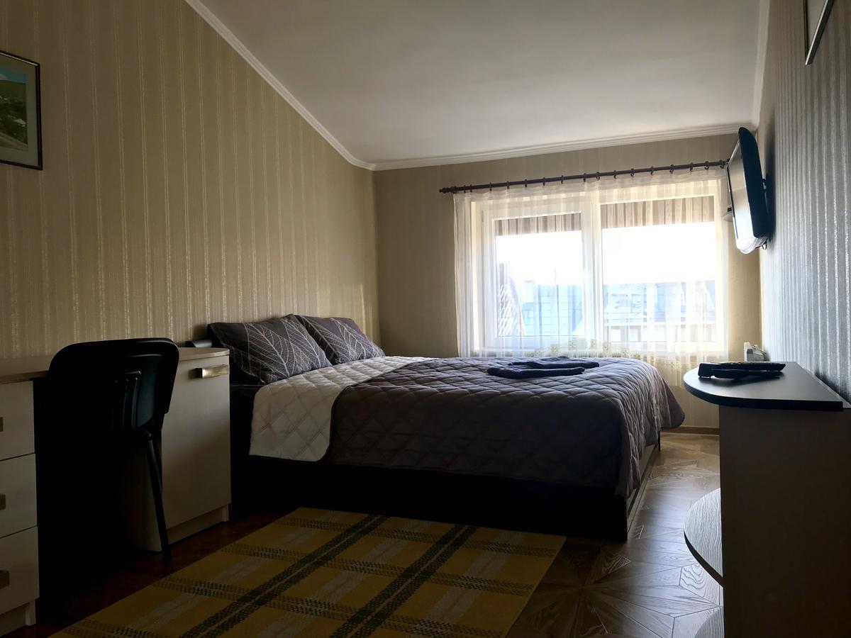 Panoramic View Top Floor Apartment In The City Center Mukatjeve Exteriör bild